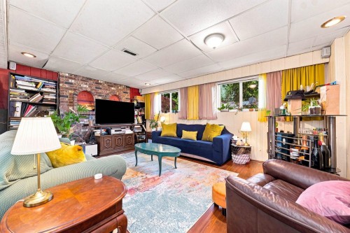 9146 118 Street, Delta, BC - Indoor Photo Showing Living Room