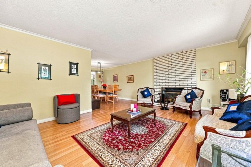 9146 118 Street, Delta, BC - Indoor Photo Showing Living Room