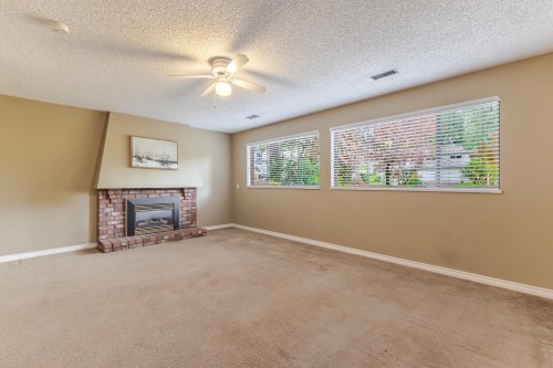 6457 Summit Crescent, Delta, BC - Indoor With Fireplace