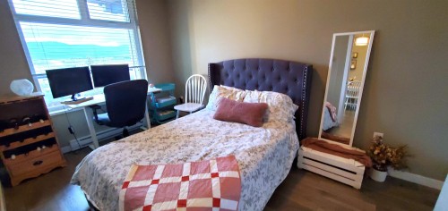 409-2242 Whatcom Road, Abbotsford, BC - Indoor Photo Showing Bedroom