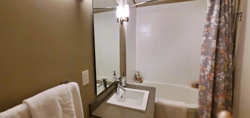 409-2242 Whatcom Road, Abbotsford, BC - Indoor