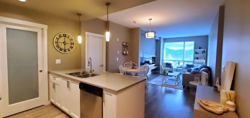 409-2242 Whatcom Road, Abbotsford, BC - Indoor Photo Showing Other Room