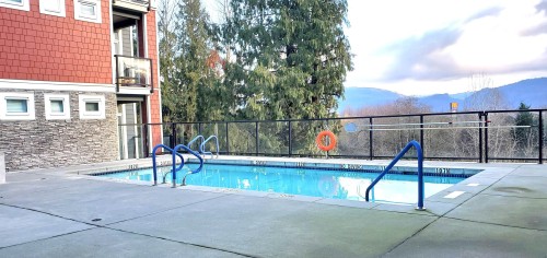 409-2242 Whatcom Road, Abbotsford, BC - Outdoor With In Ground Pool
