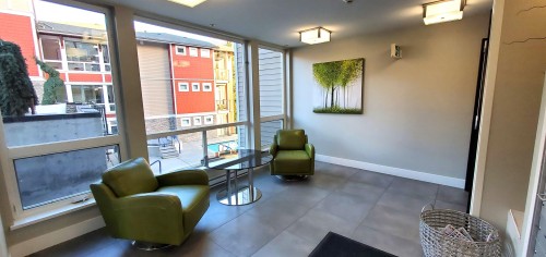 409-2242 Whatcom Road, Abbotsford, BC - Indoor Photo Showing Other Room