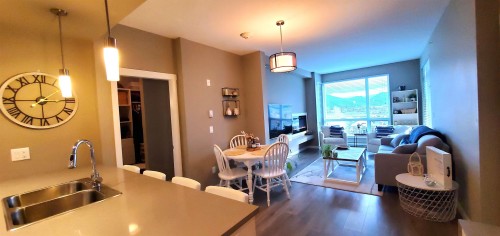 409-2242 Whatcom Road, Abbotsford, BC - Indoor