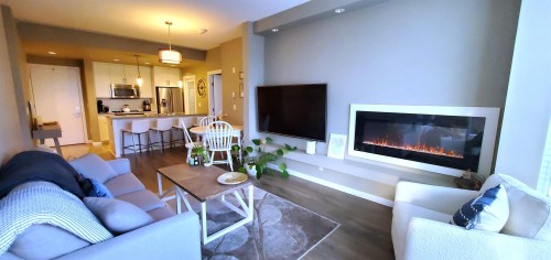 409-2242 Whatcom Road, Abbotsford, BC - Indoor Photo Showing Living Room With Fireplace