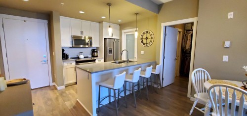 409-2242 Whatcom Road, Abbotsford, BC - Indoor Photo Showing Other Room