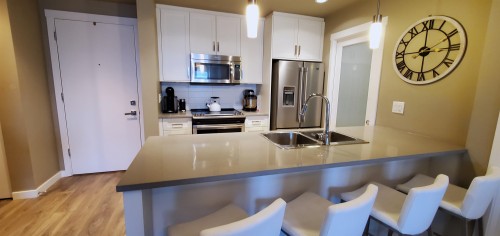 409-2242 Whatcom Road, Abbotsford, BC - Indoor Photo Showing Kitchen With Double Sink With Upgraded Kitchen