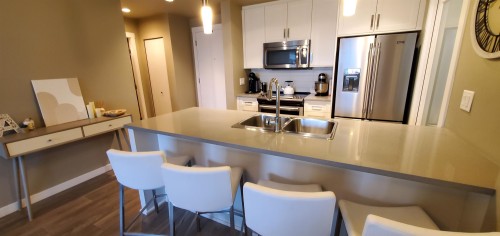 409-2242 Whatcom Road, Abbotsford, BC - Indoor Photo Showing Kitchen With Stainless Steel Kitchen With Double Sink