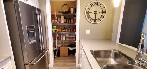 409-2242 Whatcom Road, Abbotsford, BC - Indoor Photo Showing Kitchen With Double Sink