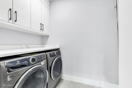 26668 Fraser Highway, Langley, BC - Indoor Photo Showing Laundry Room
