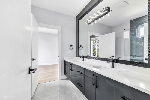 26668 Fraser Highway, Langley, BC - Indoor Photo Showing Bathroom
