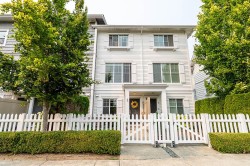 11-16228 16 Avenue Surrey, BC V4A 1S7