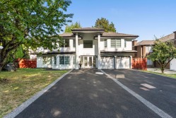 8034 166 Street Surrey, BC V4N 0H1