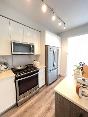 9817 161a Street , Surrey, BC V4N 6S7 2