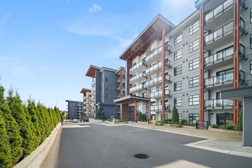 416-6950 Nicholson Road, Delta, BC - Outdoor With Facade