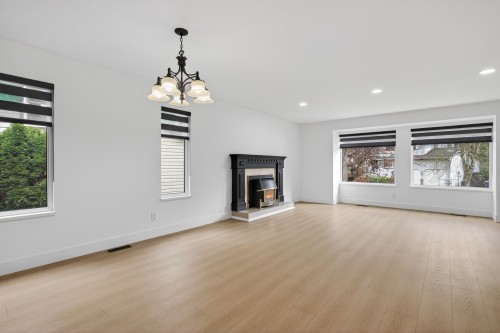 2359 Harper Drive, Abbotsford, BC - Indoor Photo Showing Living Room With Fireplace