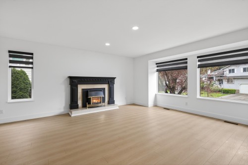 2359 Harper Drive, Abbotsford, BC - Indoor Photo Showing Living Room With Fireplace