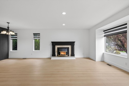2359 Harper Drive, Abbotsford, BC - Indoor Photo Showing Living Room With Fireplace