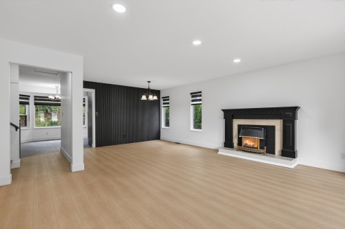 2359 Harper Drive, Abbotsford, BC - Indoor Photo Showing Living Room With Fireplace