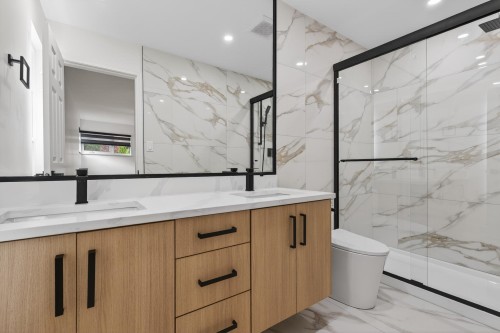 2359 Harper Drive, Abbotsford, BC - Indoor Photo Showing Bathroom