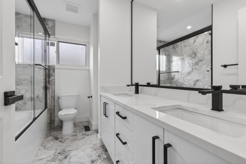2359 Harper Drive, Abbotsford, BC - Indoor Photo Showing Bathroom