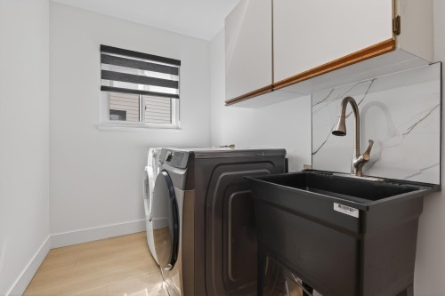 2359 Harper Drive, Abbotsford, BC - Indoor Photo Showing Laundry Room