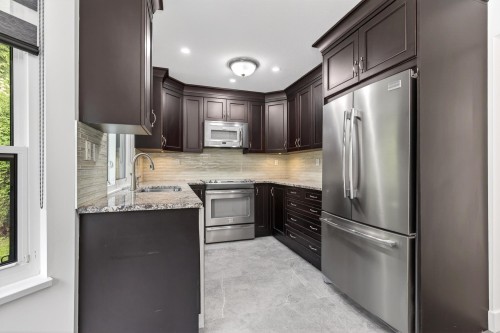 2359 Harper Drive, Abbotsford, BC - Indoor Photo Showing Kitchen With Upgraded Kitchen