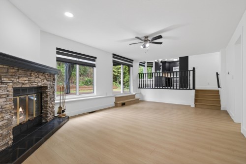 2359 Harper Drive, Abbotsford, BC - Indoor Photo Showing Living Room With Fireplace