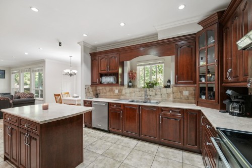 8032 Melburn Drive, Mission, BC - Indoor Photo Showing Kitchen With Double Sink