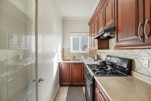 8032 Melburn Drive, Mission, BC - Indoor Photo Showing Kitchen With Double Sink