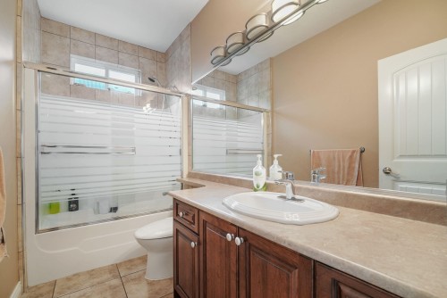 8032 Melburn Drive, Mission, BC - Indoor Photo Showing Bathroom