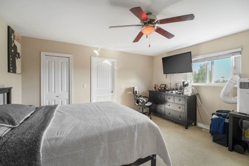 8032 Melburn Drive, Mission, BC - Indoor Photo Showing Bedroom