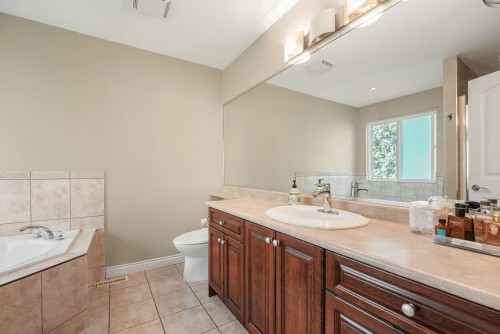 8032 Melburn Drive, Mission, BC - Indoor Photo Showing Bathroom