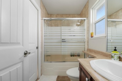 8032 Melburn Drive, Mission, BC - Indoor Photo Showing Bathroom