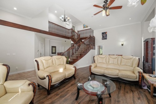 8032 Melburn Drive, Mission, BC - Indoor Photo Showing Living Room