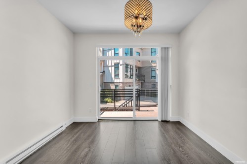 11-9989 Barnston Drive E, Surrey, BC - Indoor Photo Showing Other Room
