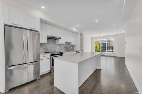 11-9989 Barnston Drive E, Surrey, BC - Indoor Photo Showing Kitchen With Upgraded Kitchen