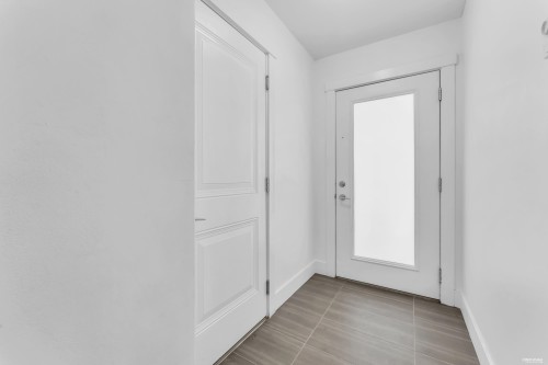 11-9989 Barnston Drive E, Surrey, BC - Indoor Photo Showing Other Room