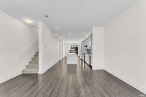 11-9989 Barnston Drive E, Surrey, BC - Indoor Photo Showing Other Room