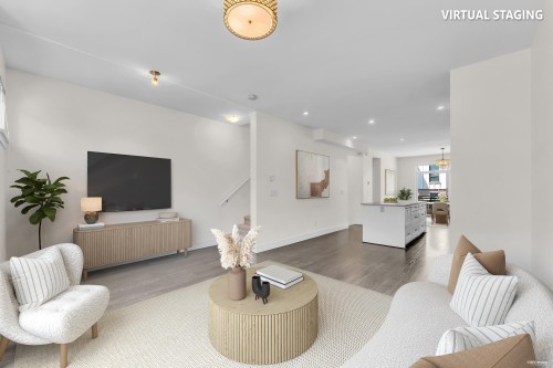 11-9989 Barnston Drive E, Surrey, BC - Indoor Photo Showing Living Room