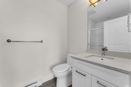 11-9989 Barnston Drive E, Surrey, BC - Indoor Photo Showing Bathroom