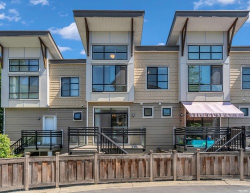 11-9989 Barnston Drive E, Surrey, BC - Outdoor With Facade