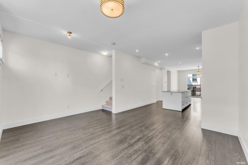 11-9989 Barnston Drive E, Surrey, BC - Indoor Photo Showing Other Room