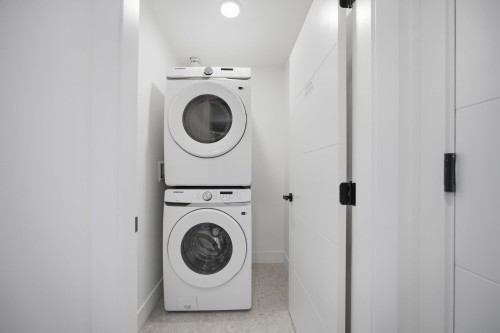 507-20769 Fraser Highway, Langley, BC - Indoor Photo Showing Laundry Room