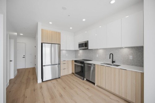 507-20769 Fraser Highway, Langley, BC - Indoor Photo Showing Kitchen With Stainless Steel Kitchen With Upgraded Kitchen