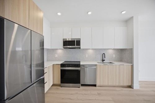 507-20769 Fraser Highway, Langley, BC - Indoor Photo Showing Kitchen With Stainless Steel Kitchen With Upgraded Kitchen