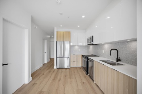 507-20769 Fraser Highway, Langley, BC - Indoor Photo Showing Kitchen With Stainless Steel Kitchen With Double Sink With Upgraded Kitchen