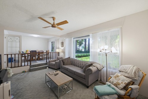 20441 94B Avenue, Langley, BC - Indoor Photo Showing Living Room