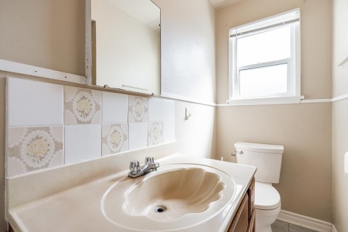15405 Semiahmoo Avenue, White Rock, BC - Indoor Photo Showing Bathroom